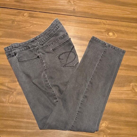 CHICO'S PLATINUM ULTIMATE FIT SLIM LEG DENIM JEANS - BLACK - SIZE 1.5 SHORT - Picture 2 of 8